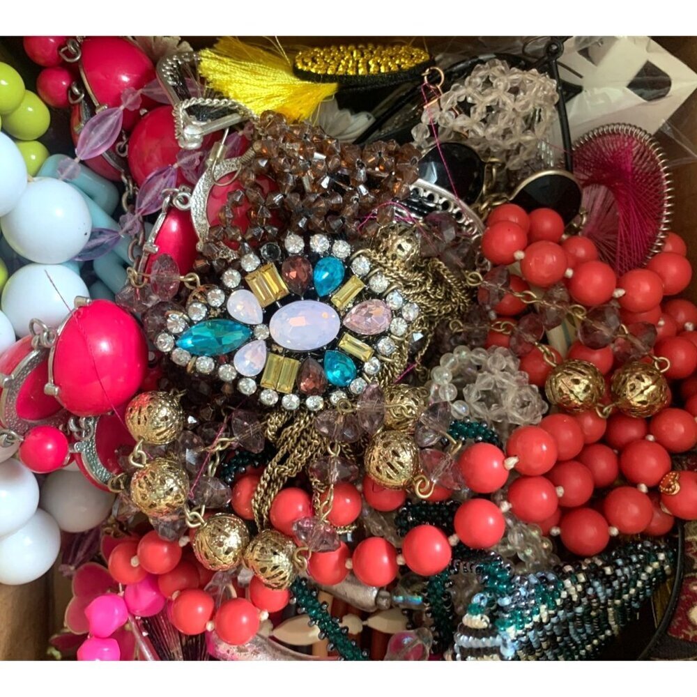 2 LB Jewelry Bundle – Vintage to Modern Grab Bag – Wearable Estate Jewelry - Picture 10 of 11
